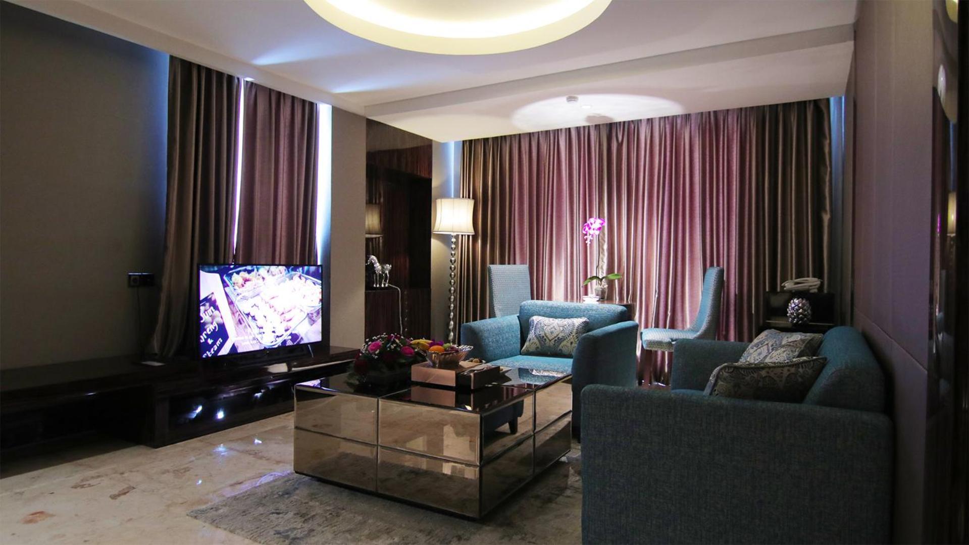 Executive Suite,1455104518:JPEG